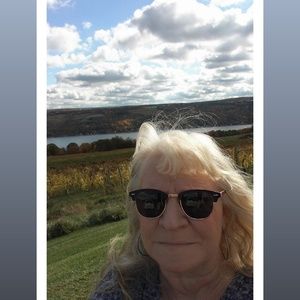 Meet your Posher, Gloria